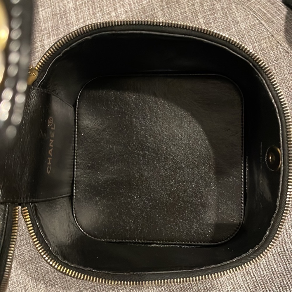 Authentic Chanel vintage vanity bag - Picture 9 of 9